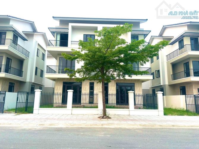 Bán căn biệt thự 3 tầng Centa riverside dt 180m mt 9m giá 11.5 tỷ