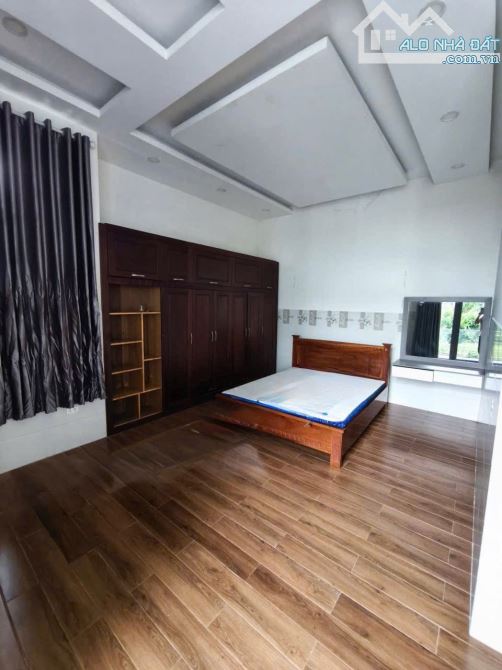 Bán căn biệt thự sân vườn hẻm Đỗ Xuân Hợp phường Tân Lợi