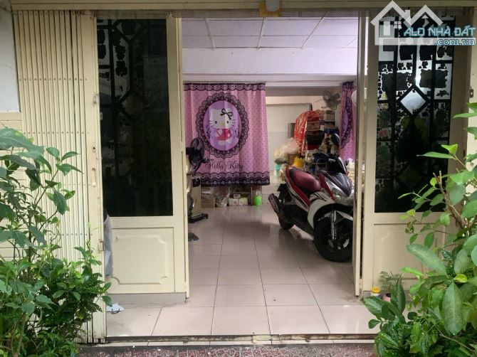 Cần bán chung cư Tân Vĩnh Tầng trệt, Phường 6,Quận 4,Diện Tích nhà ngang 4 m dài 9 m bao