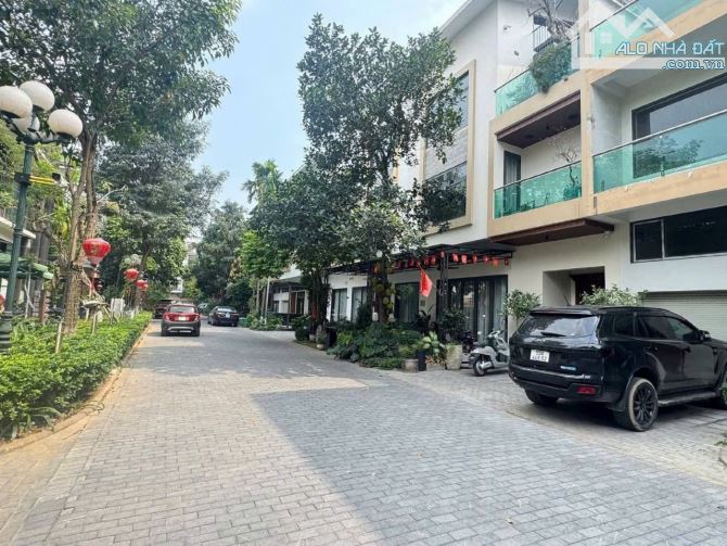 BIỆT THỰ HUD TRẦU CAU – MT 12M – DIỆN TÍCH 212M² – DÒNG TIỀN 80 TRIỆU/THÁNG – CHỈ 30 TỶ