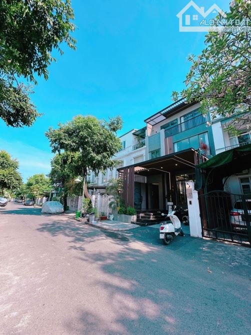 Vila Phú Mỹ Hưng - 3 tầng, 126m2 - ngang 7m, vị trí vàng