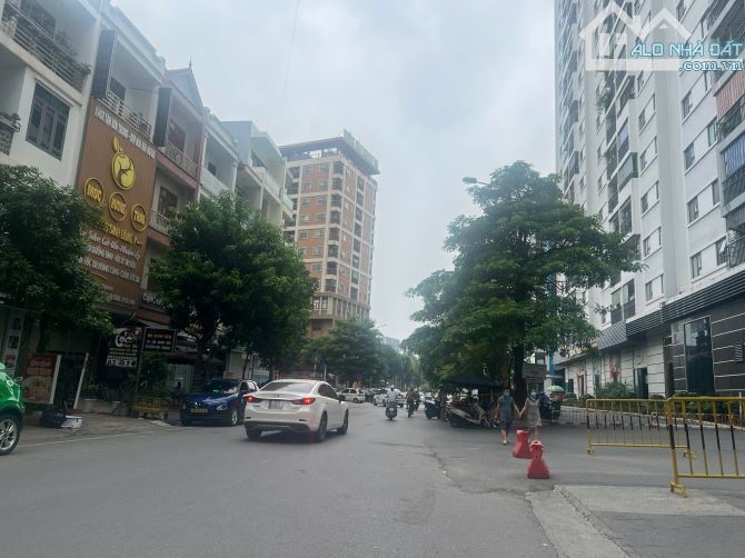 Nhà 4 tầng nhìn các tòa cc 73m mặt 4,5m đang cho thuê 30 tr/ tháng