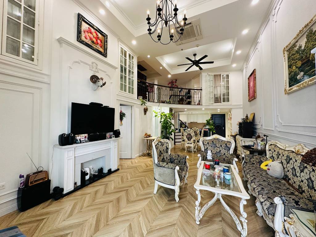 Bán gấp căn Duplex Royal City, cao cấp 3 ngủ, vị trí đất vàng thủ đô, cạnh Cao - Xà - Lá