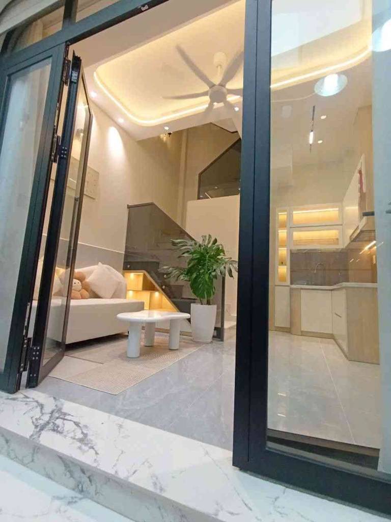 Bán gấp nhà Thạch Lam Tân Phú, full nội thất cao cấp tặng kèm, gần mặt tiền, chỉ 4.3 tỷ