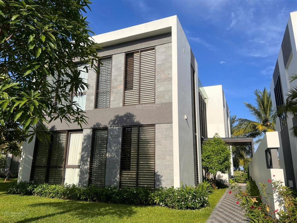 Bán cắt lỗ căn biệt thự vinpearl view biển, rất gần biển giá chỉ 10 tỷ (bao phí). 0933 999 ***