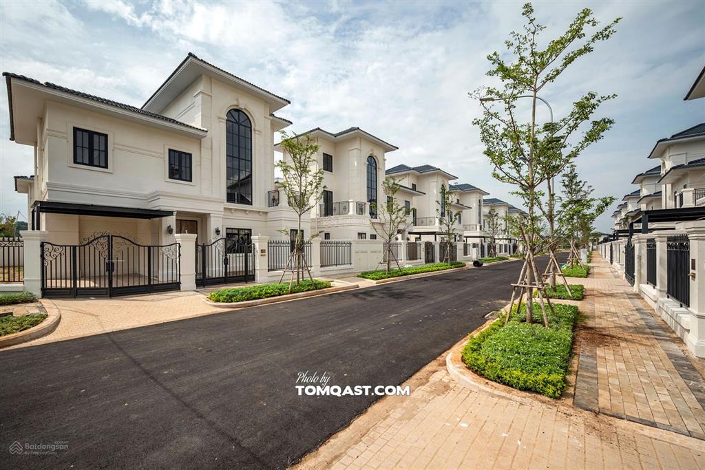 Bán biệt thự đơn lập kiểu pháp vị trí góc siêu đẹp, mặt tiền đường lớn 30m, giá tốt dự án