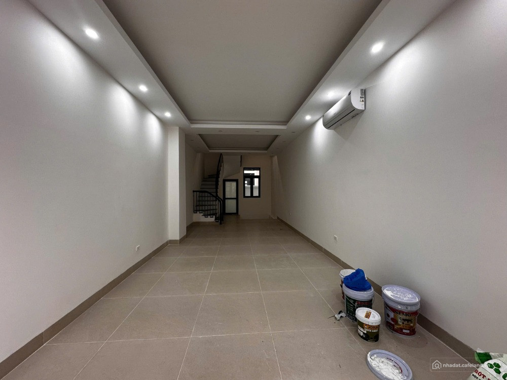 Cho thuê nhà hoàn thiện 5 tầng gần chung cư Vinhomes Ocean Park 3