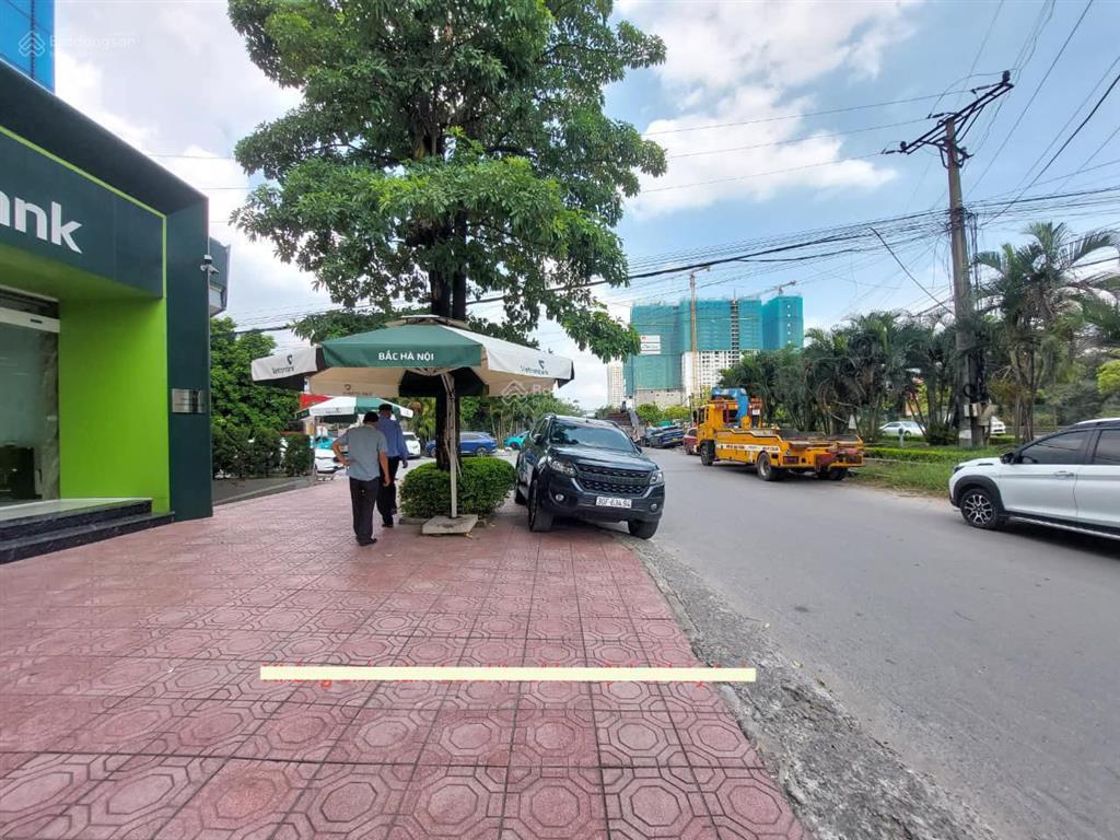 Bán tòa nhà cụm cn lai xá dt đất 5000m² xd 6 tầng, mt 63m, dòng tiền 20 tỷ/năm, giá chào cho có