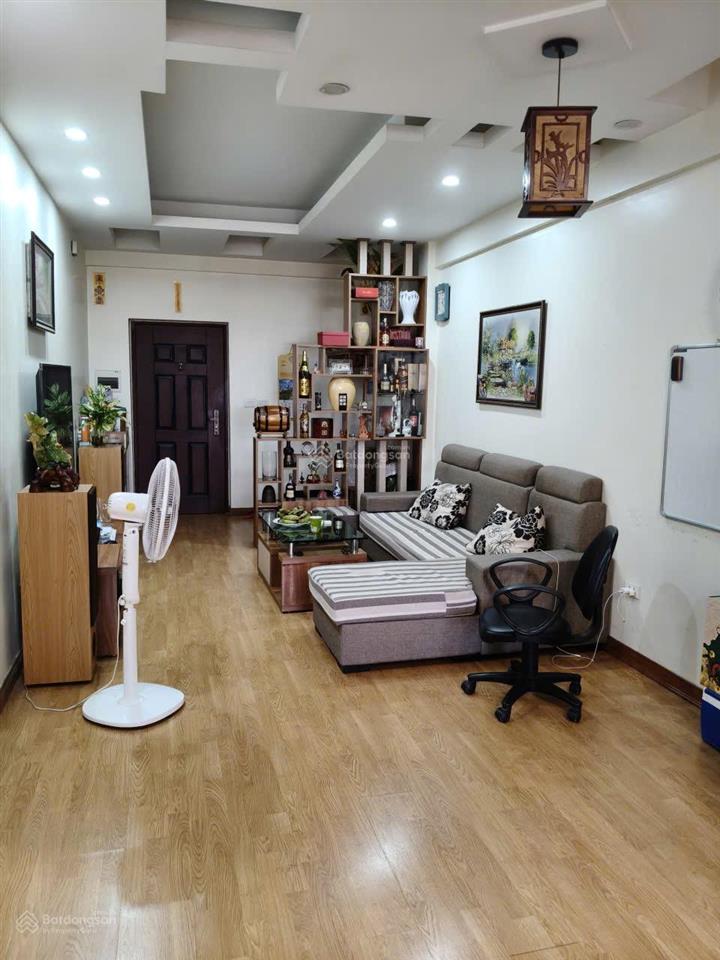 Gia đình bán căn góc 2 ngủ 58m2 n07 sài đồng long biên. giá 3,7 tỷ (có thương lượng). 0981 716 ***