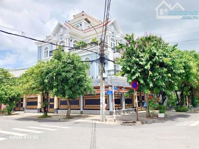 Cho thuê biệt thự: biệt thự ,góc 2mt: khu tên lửa ,10x23m ,3 tầng mới đẹp
