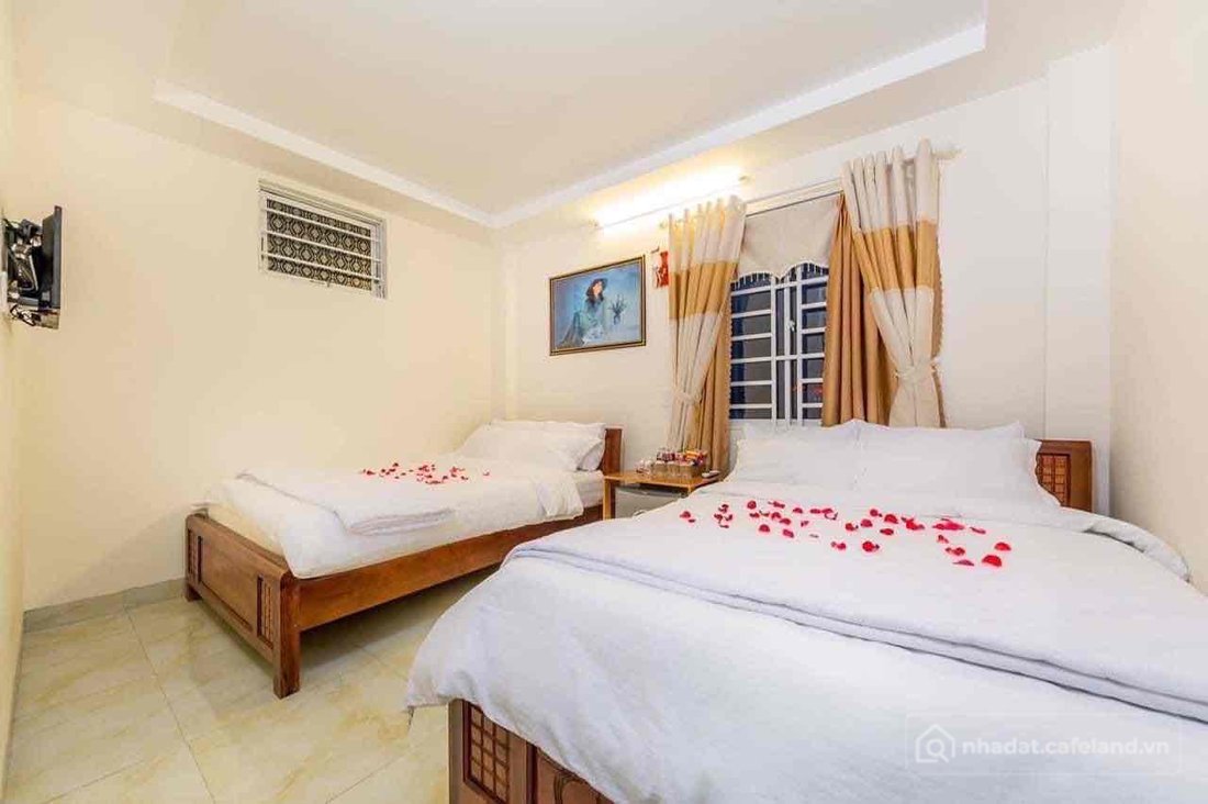 Bán nhà hàng - Khách sạn: DÒNG TIỀN KHỦNG, tòa nhà 5 tầng nằm trong lõi kim cươn