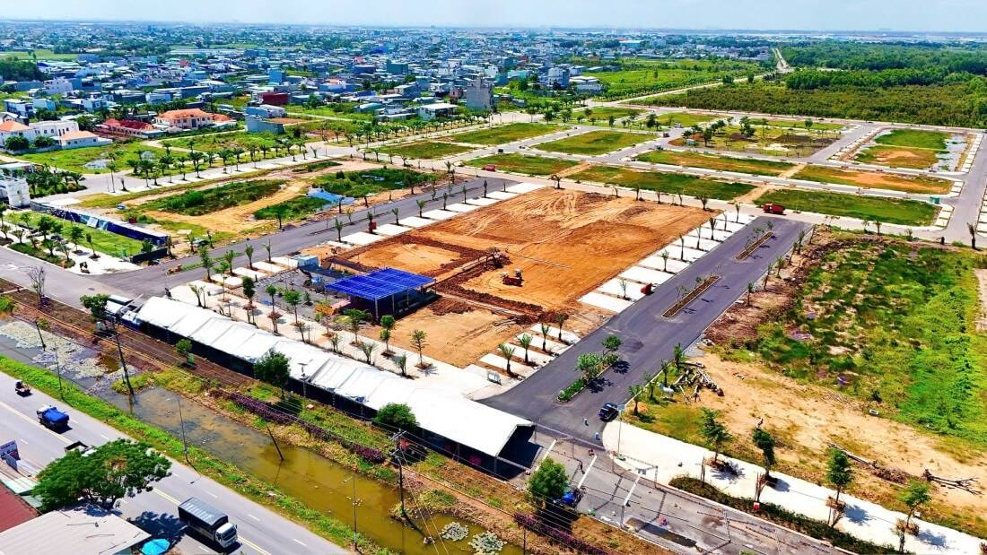 Bán đất nền E-City Tân Đức 250m2, sổ đỏ riêng, xây dựng tự do