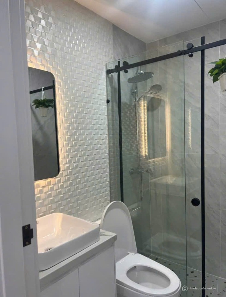 CH 26 Nguyễn Thượng Hiền ,Sổ sẵn 55M2 / 2 tỷ 2 ,Ở luôn ,View Landmark , Bank 70%