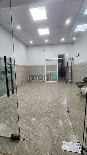 Biệt thự: Cho thuê nhà trong chợ Phú Định P12 Q6