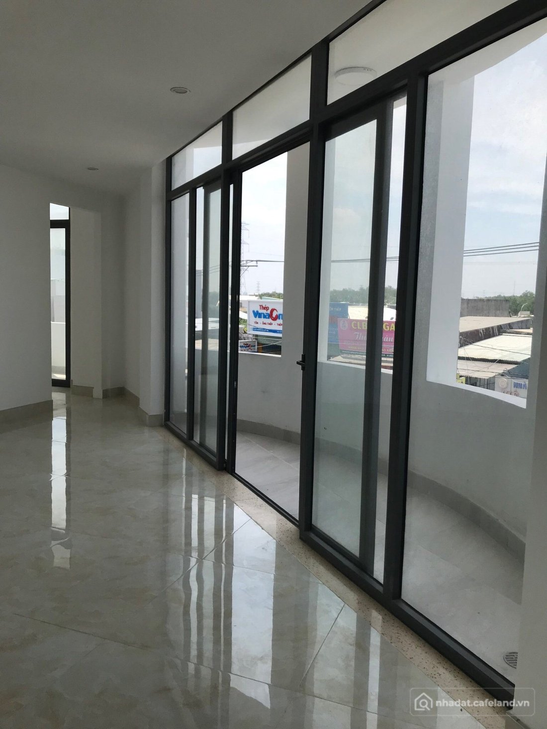 Bán nhà hàng - Khách sạn: Bán toà nhà căn hộ dịch vụ góc hai mặt tiền Lê văn lươ