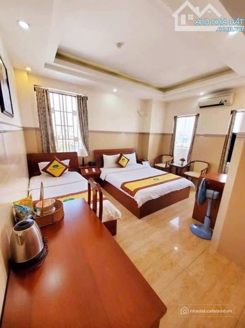 Bán nhà hàng - Khách sạn: KHÁCH SẠN 8 TẦNG - 55 PHÒNG - 350 TRIỆU/THÁNG – MẶT TI