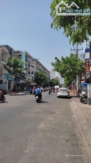 Bán nhà hàng - Khách sạn: Bán khách sạn căn góc MTKD Tân Sơn Nhì Tân Phú 6x26m n