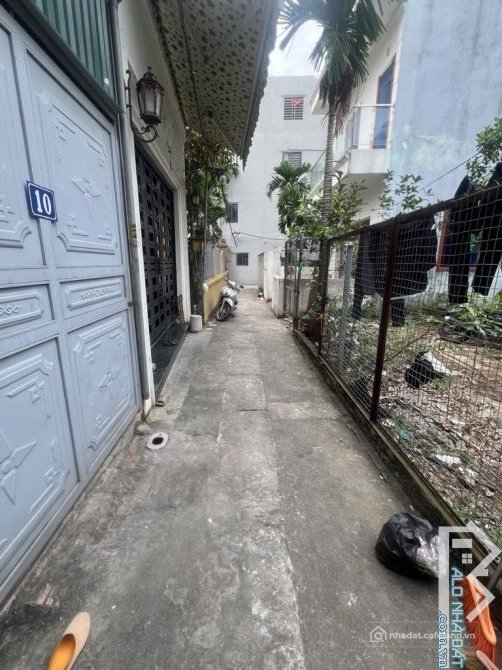 Bán căn hộ Mini, Dịch vụ: Bán 45m đất tặng nhà Cấp 4 Đang cho thuê tại Ngọc Hồi