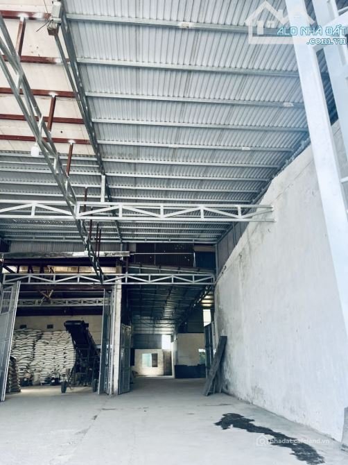 Cho thuê đất: Cho thuê 600m2 mặt đường 32 giá rẻ