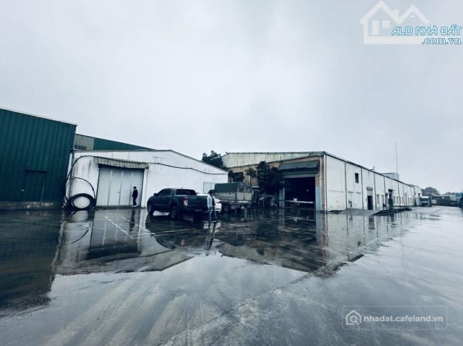 Cho thuê đất: Cho thuê 450m2 kho nền sơn epoxy đã hạ trần rất đẹp