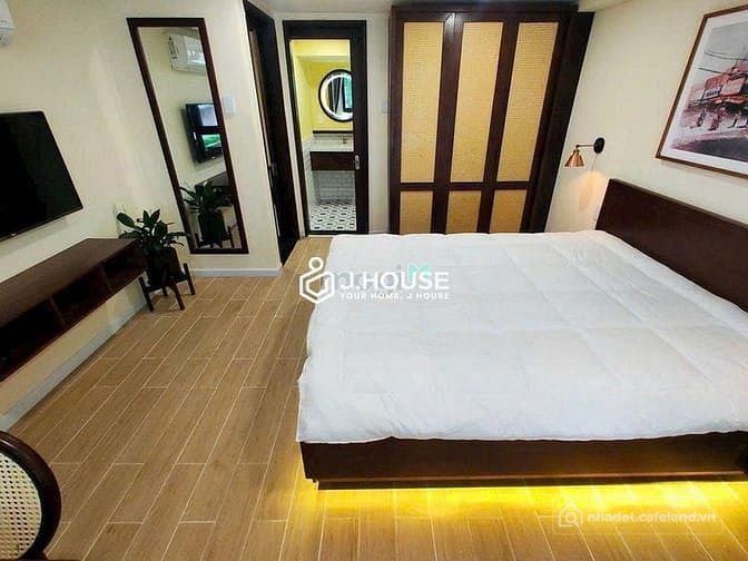Biệt thự: Duplex 1PN Cao Cấp , NT Đầy Đủ Tone Gỗ Nâu Mix Đèn Vàng Ấm Cúng
