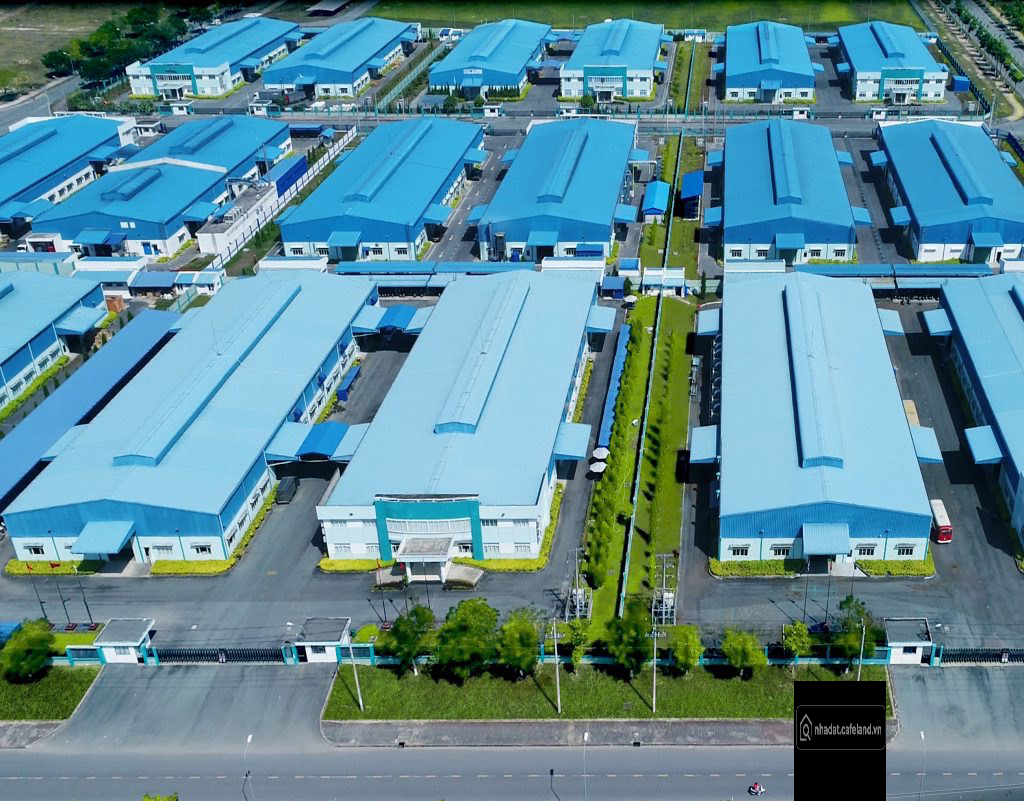 Cần bán nhà xưởng tại KCN tại Long Thành 1. Diện tích 2 ha đang có xưởng 15000 m