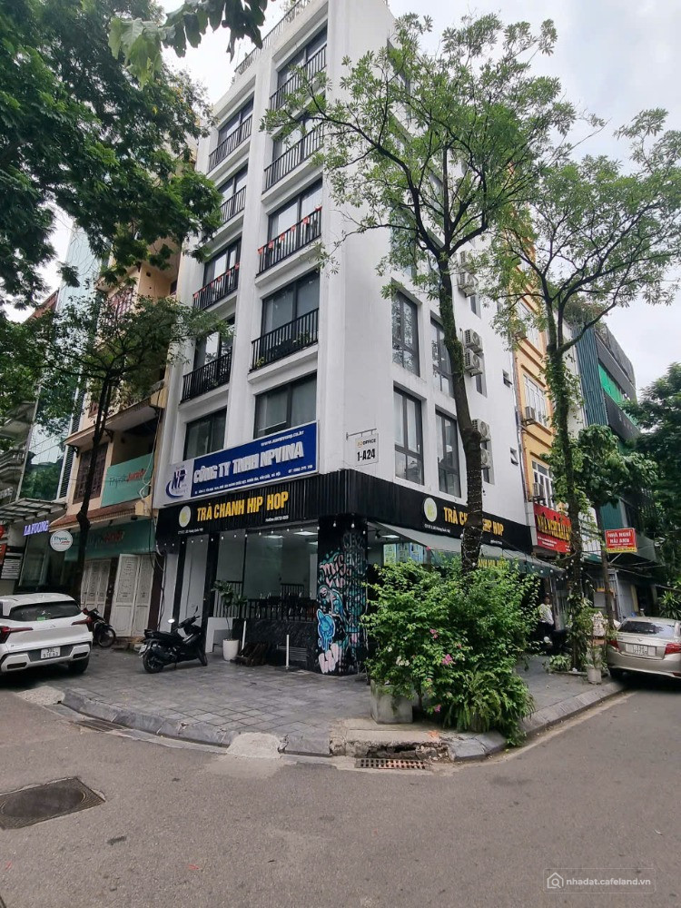 Cần cho thuê 40m sàn vp mặt phố Hoàng Quốc Việt, sàn lô góc vuông vắn, sẵn bàn g