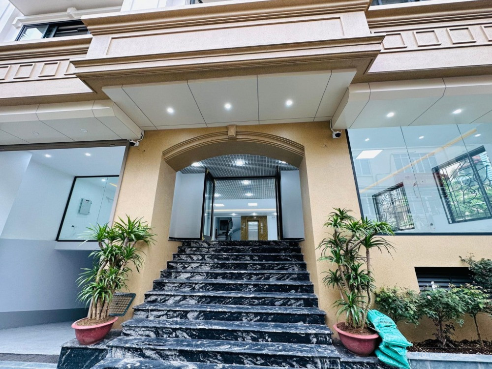 Cần cho thuê 200m sàn vp mặt phố Nguyễn Văn Huyên- Cầu Giấy, view 3 mặt thoáng