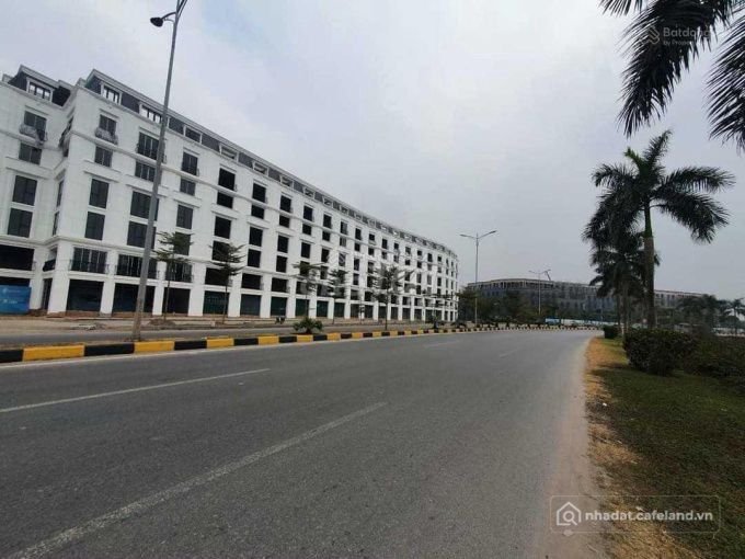 Nhà hàng - Khách sạn: Chính chủ cho thuê shop house mặt đường 54m