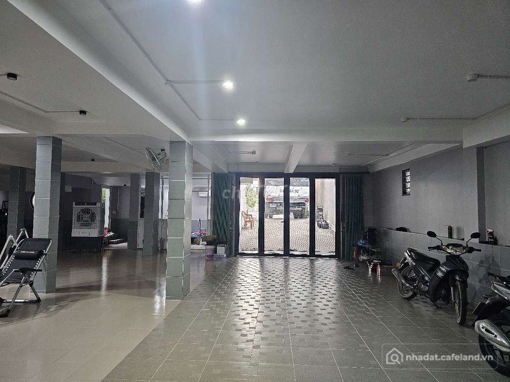 Văn phòng: Cho thuê kho mặt tiền đường 910B