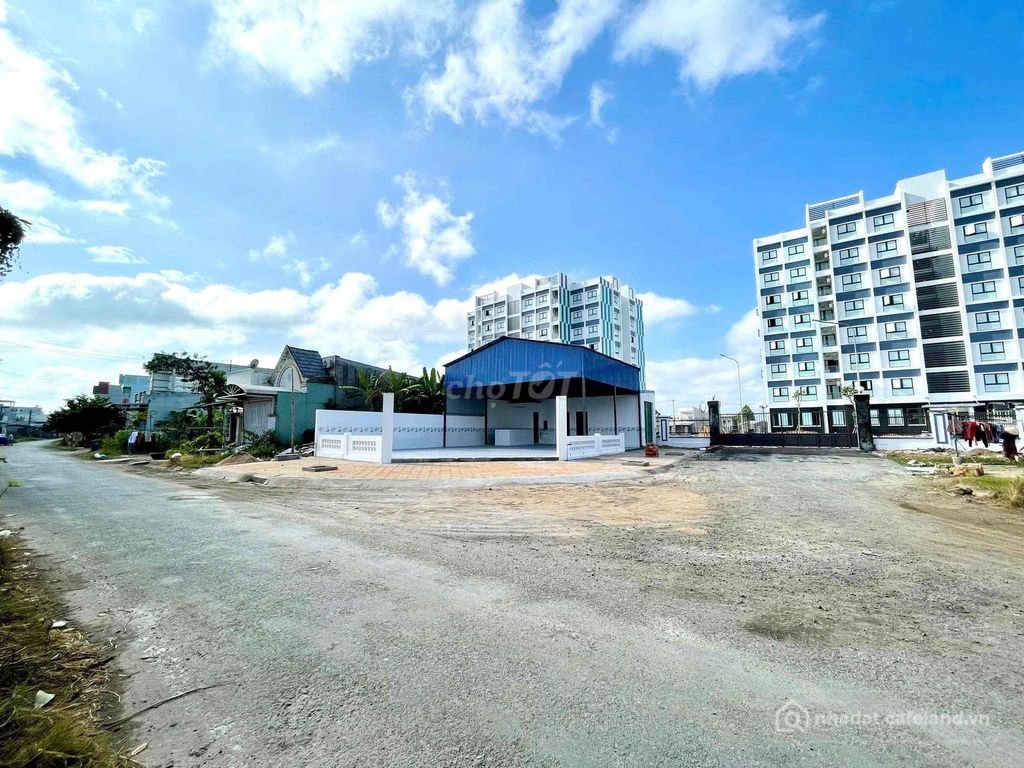 Văn phòng: VỊ TRÍ QUÁ VIP ĐỂ KINH DOANH ĐƯỜNG SỐ 3 KDC ĐÔNG PHÚ