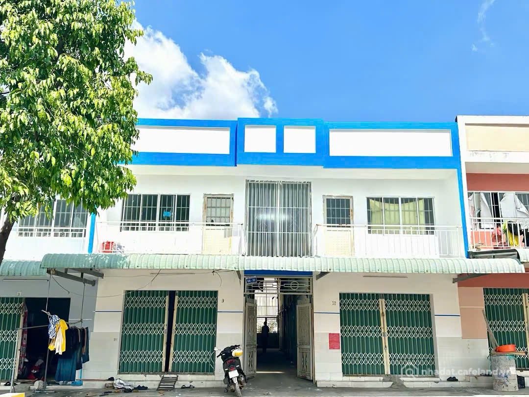 Bán căn hộ Mini, Dịch vụ: Bán Nhà trọ 300m2 có sẵn 300 m2 thổ cư giá 890 triệu t