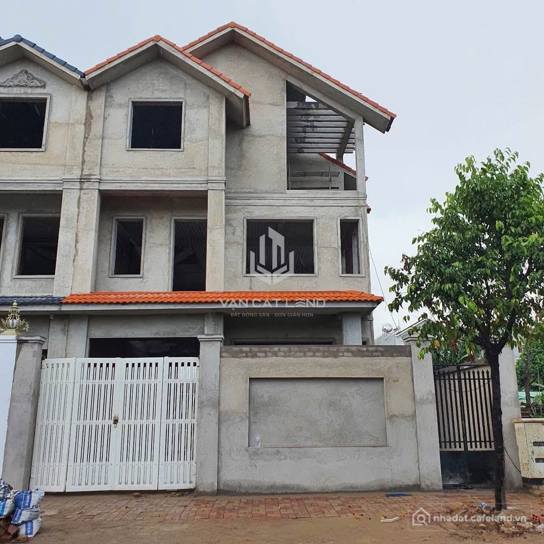 Cho thuê nhà riêng: Cho thuê nhà riêng: CHO THUÊ BIỆT THỰ XÂY THÔ 1 TRỆT 2 LẦU –
