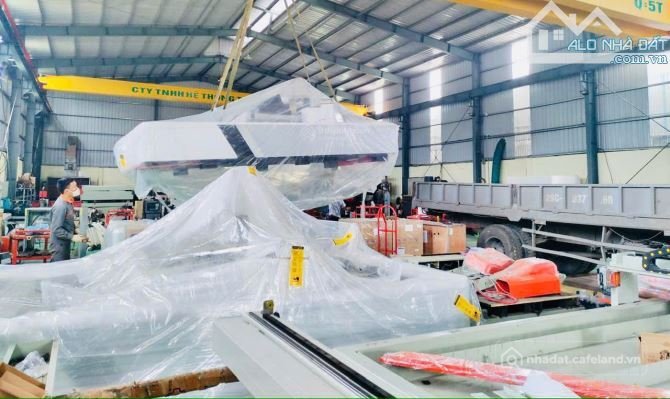 Cho thuê mặt bằng: Cho thuê đất: Cho thuê 2000m2 nhà xưởng sẵn cẩu trục 5 tấn và