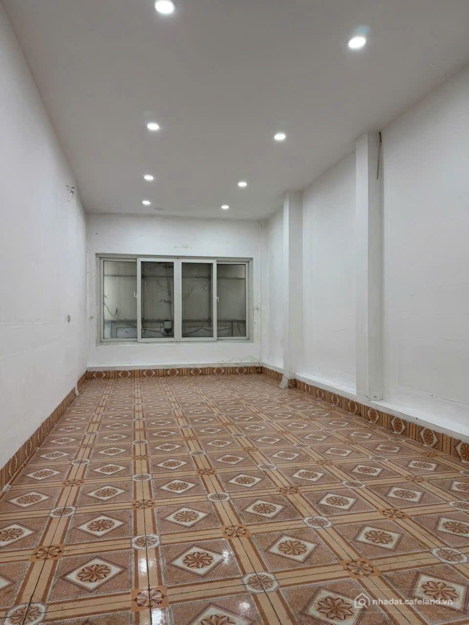 Cho thuê nhà riêng: Cho thuê nhà riêng: Cho thuê nhà 6 tầng,nhiều phòng,phù hợp