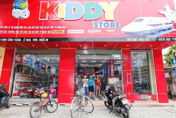 Cho thuê mặt bằng: Cho thuê nhà MT: 8m DT: 150m2 phố Trường Chinh, thông sàn.