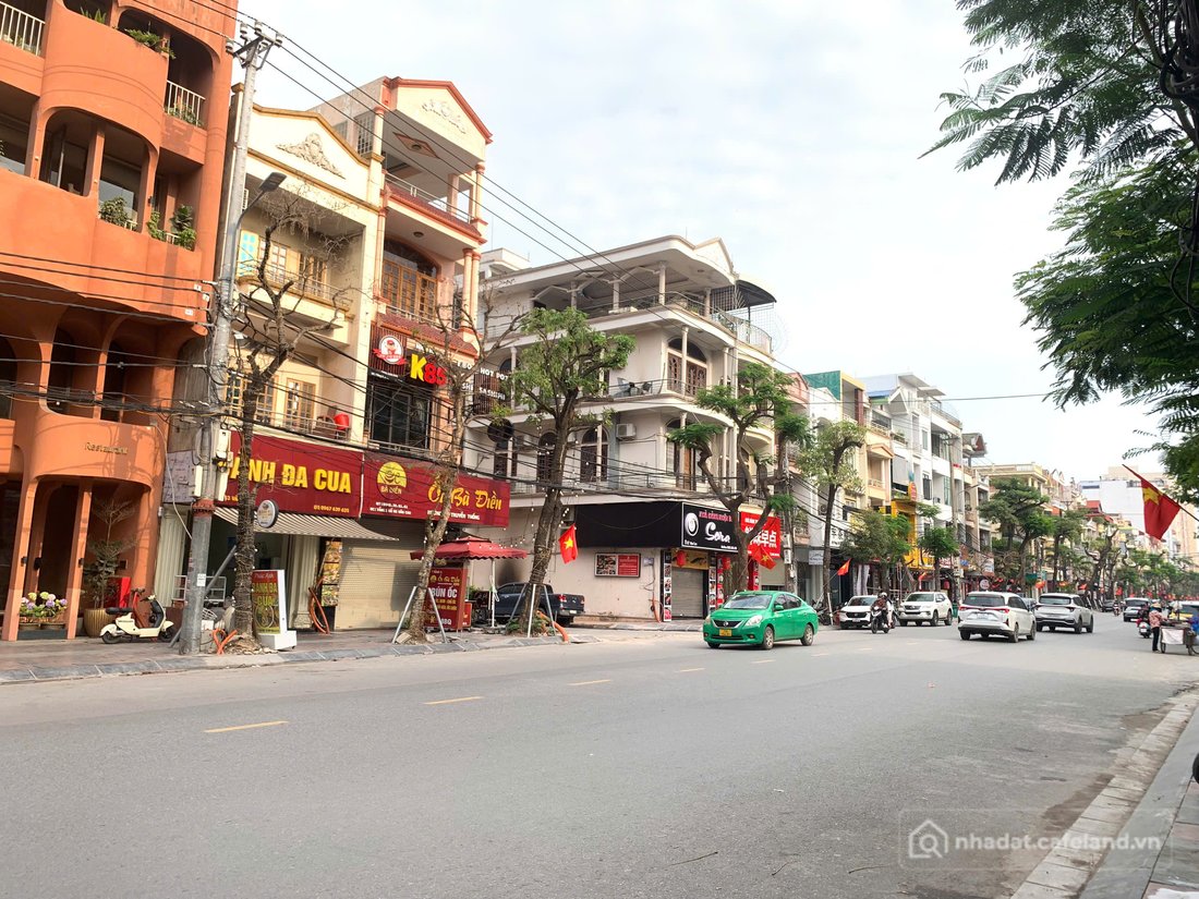 Cho thuê mặt bằng: Cho thuê nhà MT: 4,5m DT: 90m2 phố Văn Cao vỉa hè rộng, dễ nh