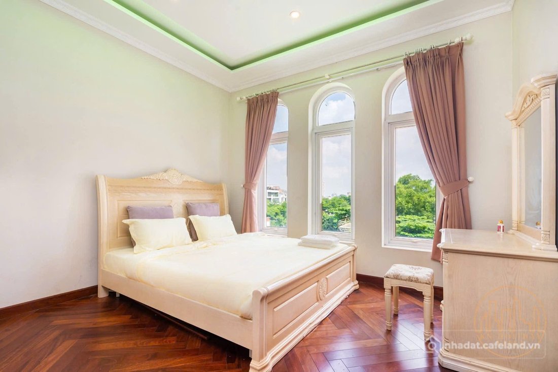 Cho thuê nhà riêng: Cho thuê nhà riêng: Cho thuê Nhà riêng 310m2 giá 180 triệu t