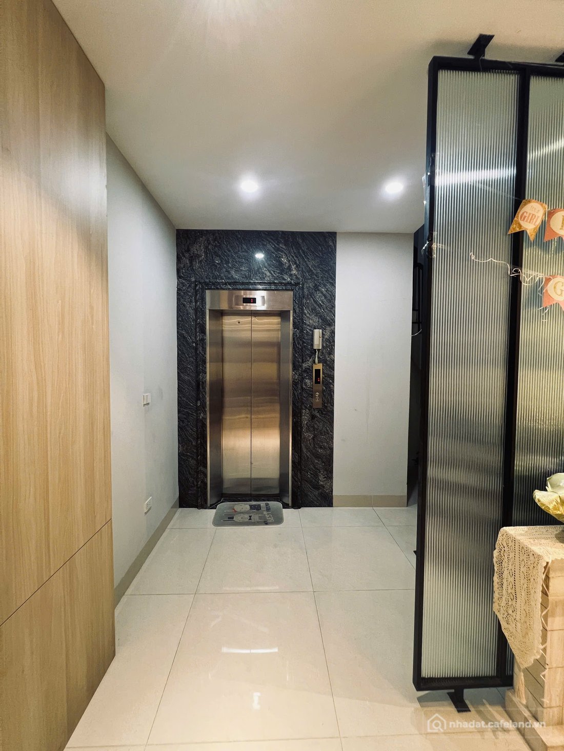 Cho thuê mặt bằng: Cho thuê mặt bằng: GIÁ TỐT: CHO THUÊ NGUYÊN SÀN TẦNG 2 DT sàn