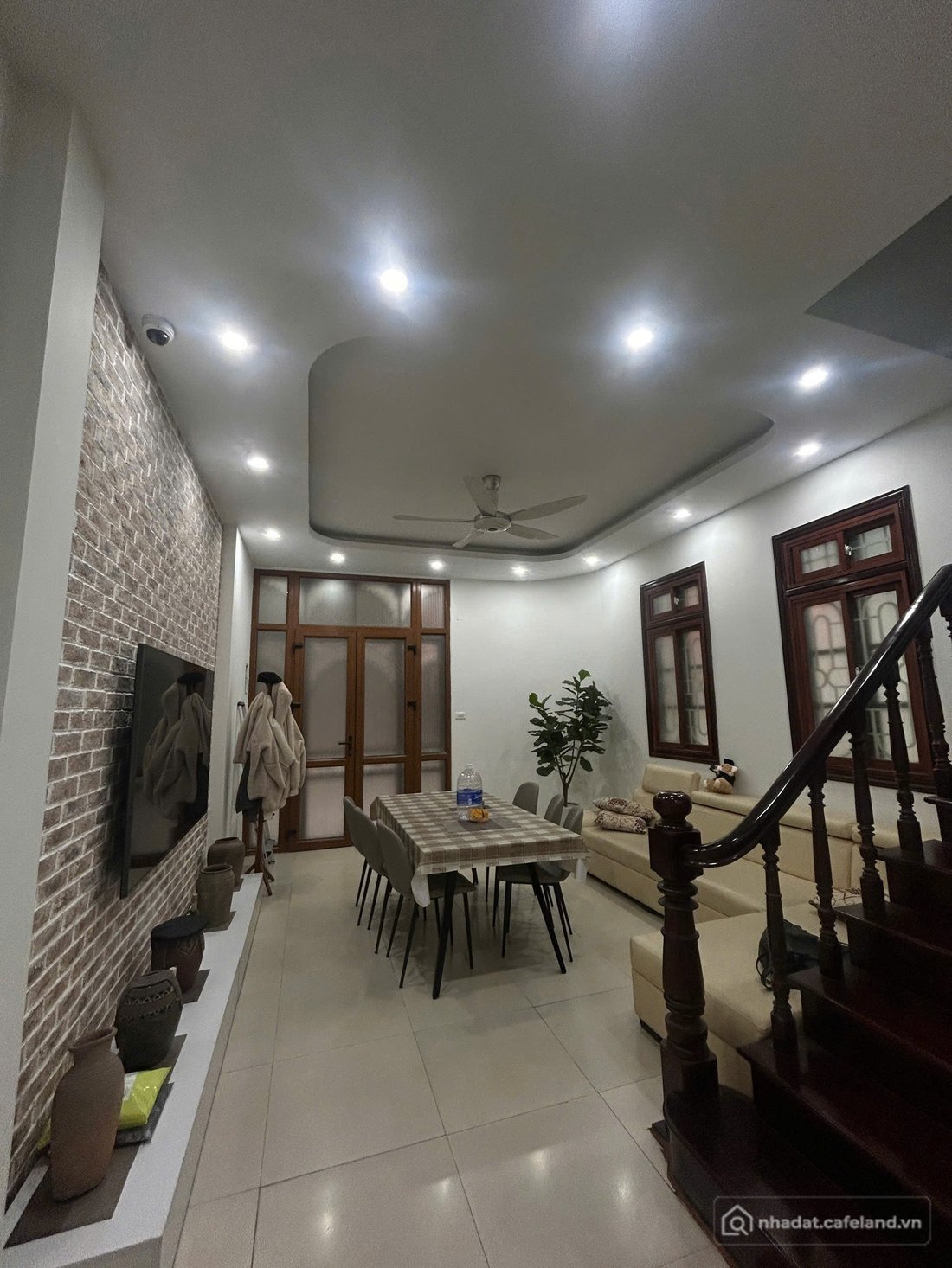 Cho thuê nhà riêng: Cho thuê nhà riêng: Cho thuê nhà riêng: Nhà lô góc, ngõ ô tô