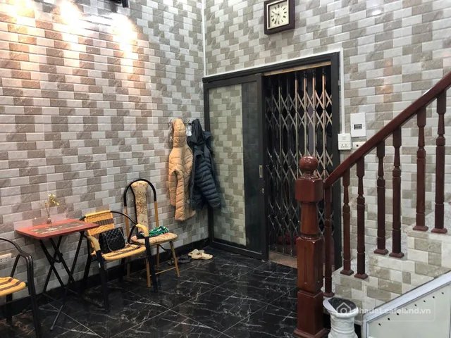Cho thuê nhà riêng: Cho thuê Nhà Ngõ 142 Yên Hoa - Tây Hồ 30M² 4 Tầng 3 Ngủ - Nộ