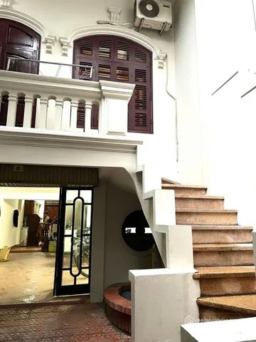 Cho thuê nhà riêng: Cho thuê Nhà Mặt Đường Nguyễn Khang -Cầu Giấy 100M² 4 Tầng 4