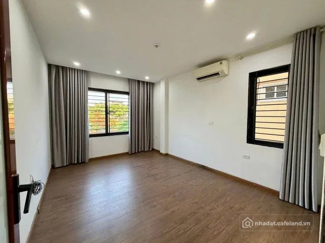 Cho thuê nhà riêng: Cầu Giấy- Kinh doanh- Ở - 55m2- Mặt tiền 9m- ô tô đỗ cửa.