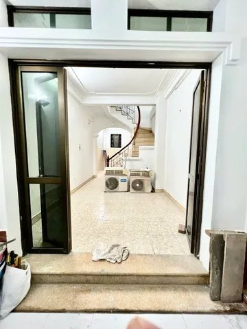 Cho thuê nhà riêng: Cho thuê Ngõ Thịnh Hào - Đống Đa 40M² 3,5 Tầng 3 Ngủ - Full