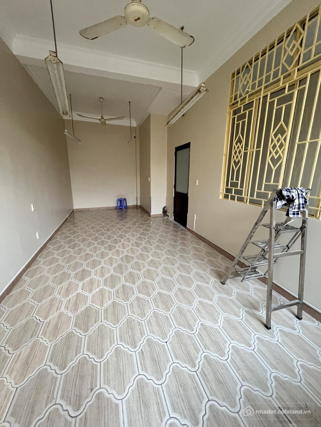 Phòng trọ: Cho thuê phòng rộng 40m2 - có toilet riêng - ưu tiên làm văn phòng/st