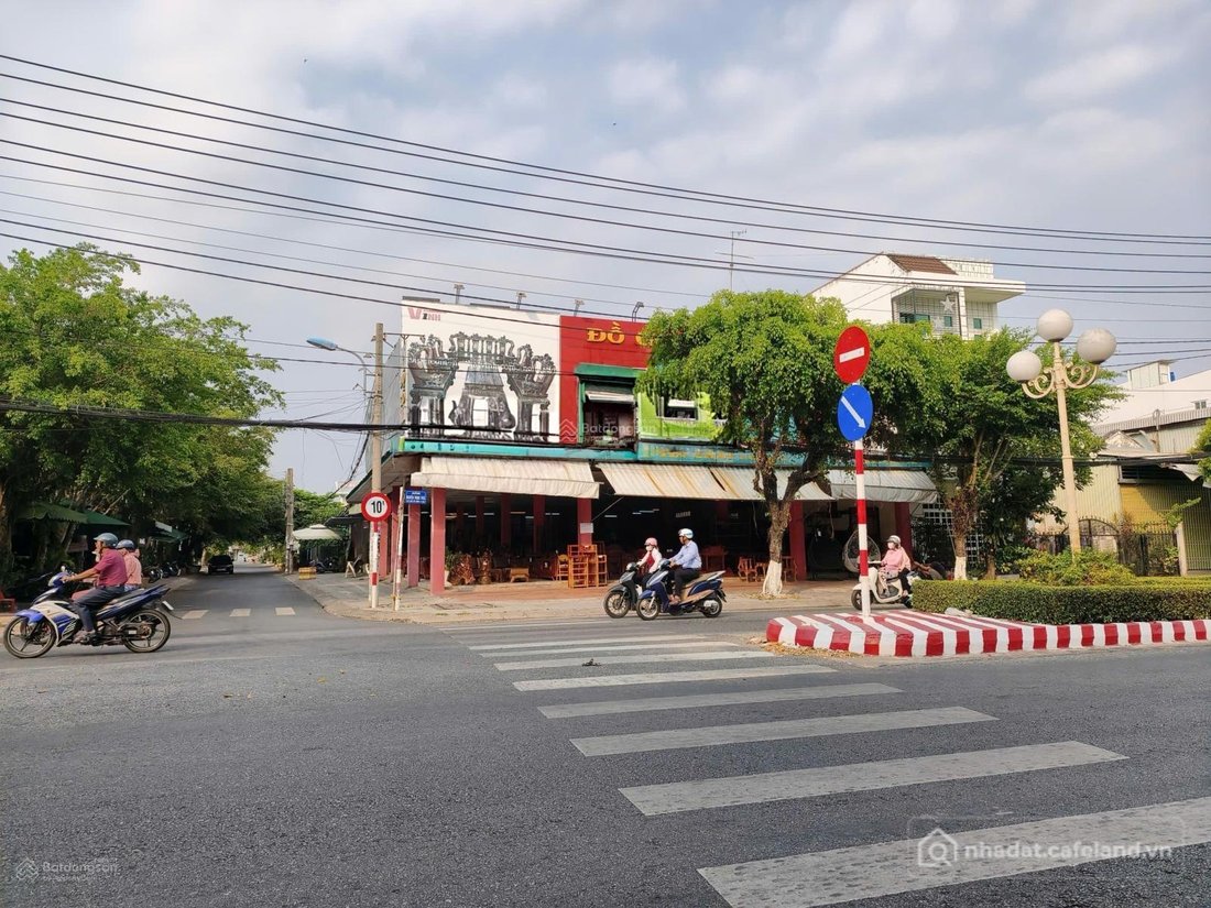 Nhà riêng: Mbkd lô góc mặt tiền đường nguyễn trung trực - đoạn đường chính sầm u