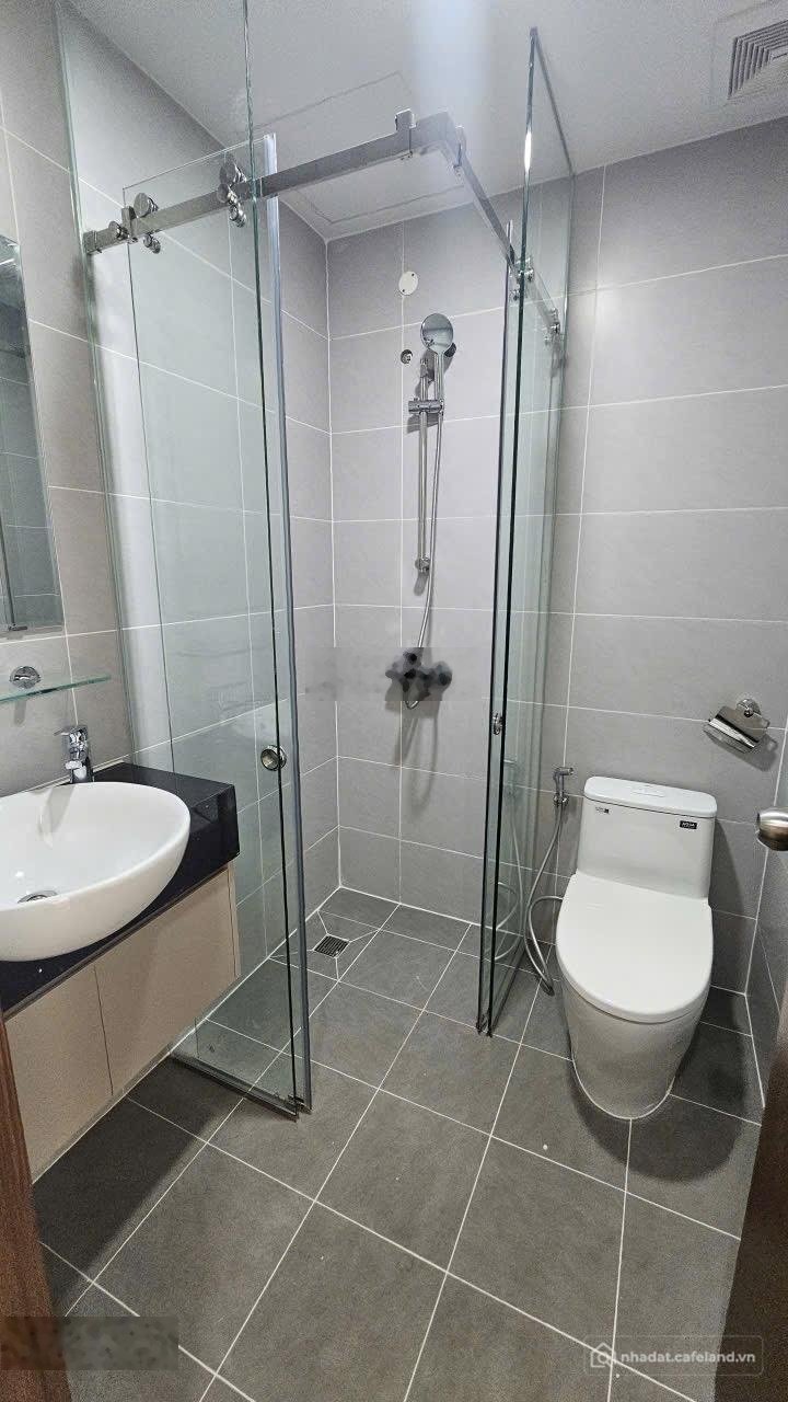 Phòng trọ: Cho thuê 1 phòng trong căn 2pn2wc tại CC Bcons City - nvs riêng, cửa
