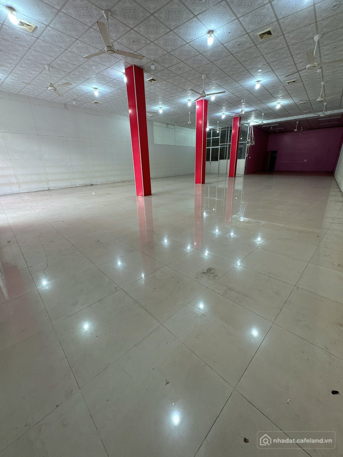 Mặt bằng: Cho thuê mặt bằng kinh doanh 220m2 tại Mỏ cày Bắc