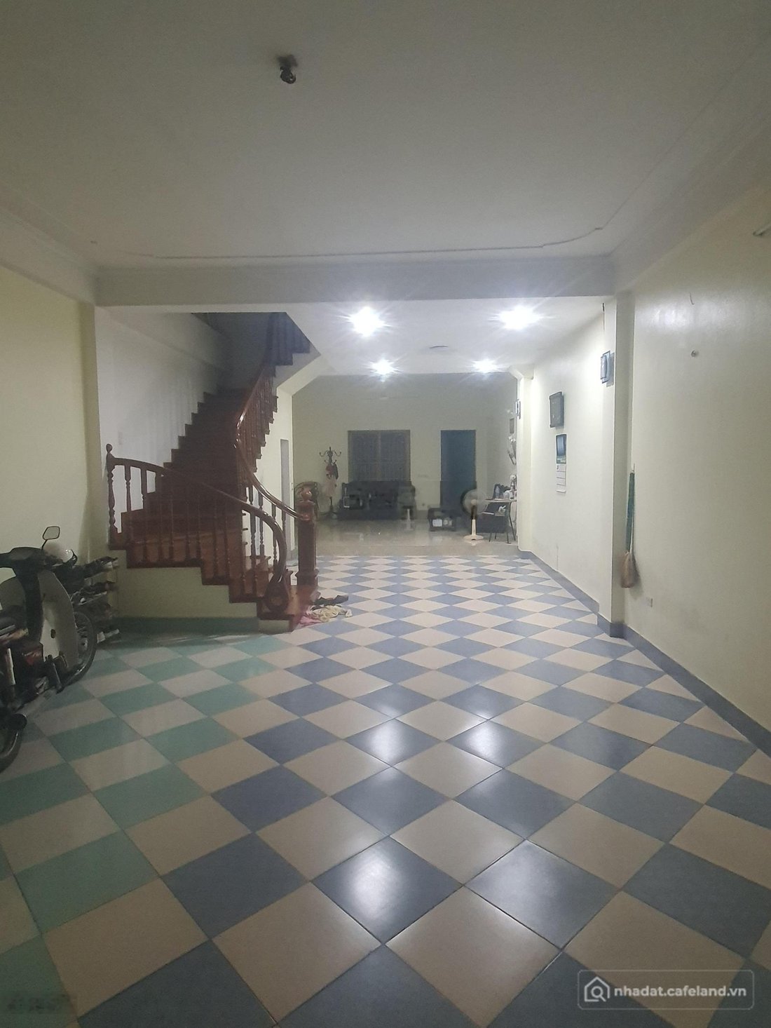 Mặt bằng: Chính chủ cần cho thuê tầng 1 trục kinh doanh đường 19.5m thích hợp sp