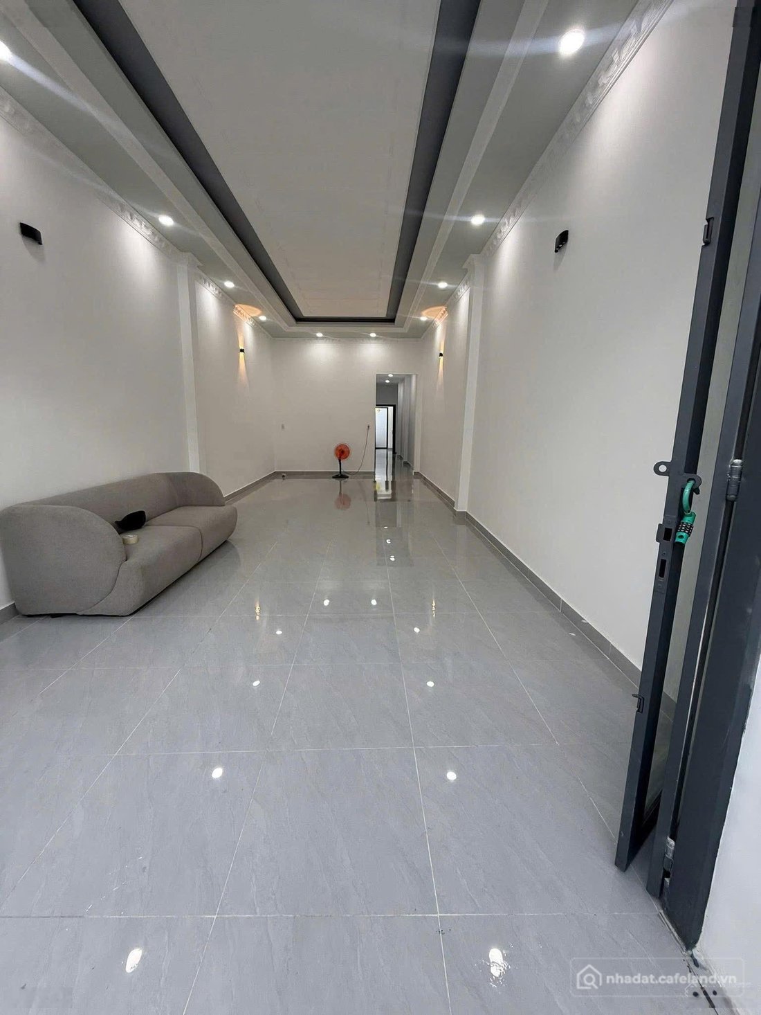 Nhà riêng: Cho thuê nhà mới xây Sát cầu phú xuân 3 phòng ngủ
